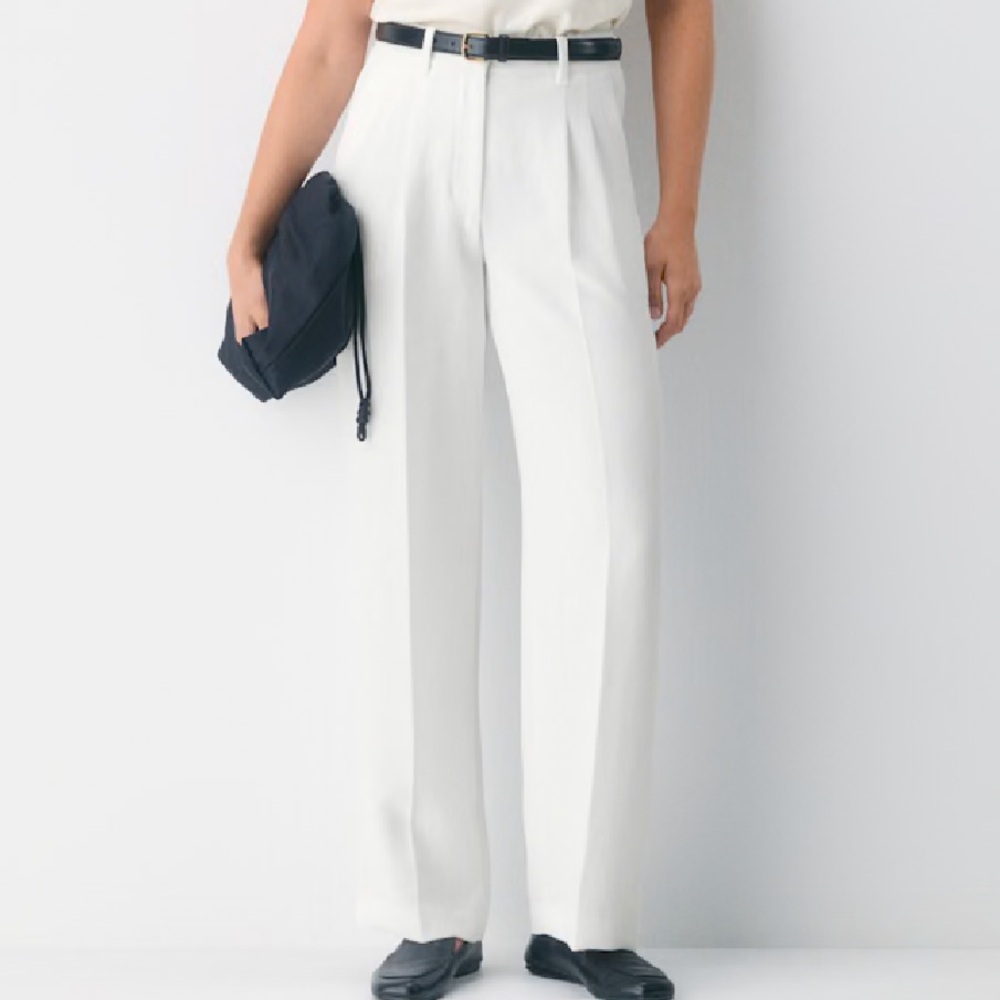 Aritzia Effortless Pants Curve-Fit -
Crepette